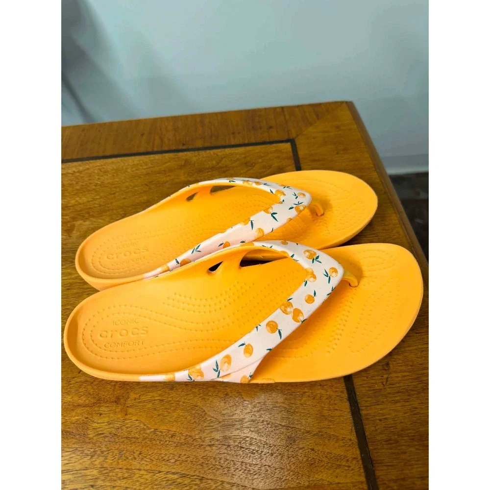Crocs Kadee II Flip Flops Womens 9 Orange Citrus Fruit Print Sandals 202492